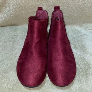 Burgundy women’s boots size 8.5